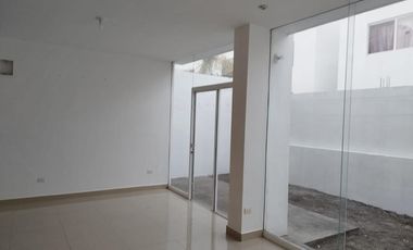 HERMOSA CASA EN PRIVADA IRLANDES SUR, ENSEGUIDA PUNTO B, ESCOBEDO.