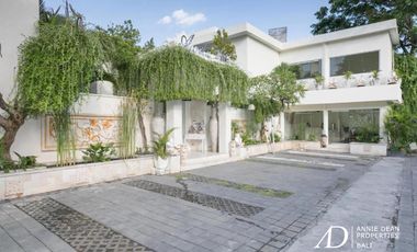 FREEHOLD 3-BEDROOM VILLA IN A COMPLEX IN LEGIAN