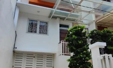 Dijual Rumah Minimalis di Sunter Bisma Kondisi Bagus 3 Lantai