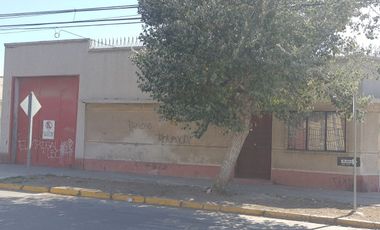 Encantadora Casa Esquinera En La Calera Con 3 Habitaciones, Amplios Espacios Y Departamento Independiente, Cerca De Colegios, Estadio Municipal Y Come