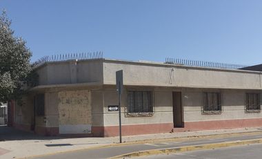 Encantadora Casa Esquinera En La Calera Con 3 Habitaciones, Amplios Espacios Y Departamento Independiente, Cerca De Colegios, Estadio Municipal Y Come