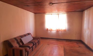 Encantadora Casa Esquinera En La Calera Con 3 Habitaciones, Amplios Espacios Y Departamento Independiente, Cerca De Colegios, Estadio Municipal Y Come