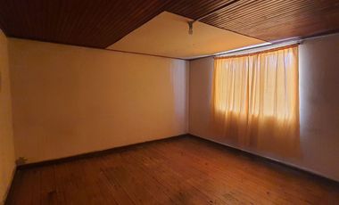 Encantadora Casa Esquinera En La Calera Con 3 Habitaciones, Amplios Espacios Y Departamento Independiente, Cerca De Colegios, Estadio Municipal Y Come