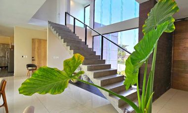 Residencia con Alberca y justo adentro del Campo de Golf en el Residencial Punta Tiburón.