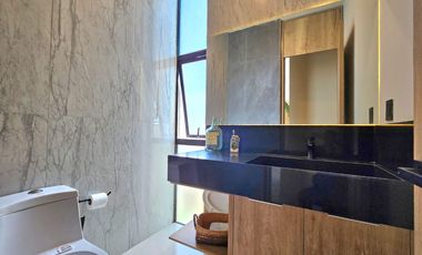 Residencia con Alberca y justo adentro del Campo de Golf en el Residencial Punta Tiburón.