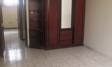 Kennedy Norte Alquiler de grande casa de dos areas con uso de suelo comercial - excelente ubicación (J Luna)