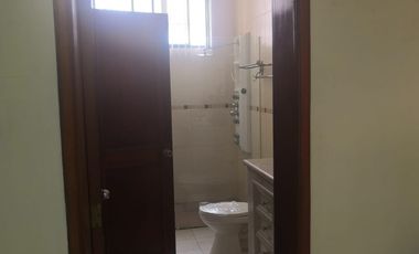 Kennedy Norte Alquiler de grande casa de dos areas con uso de suelo comercial - excelente ubicación (J Luna)