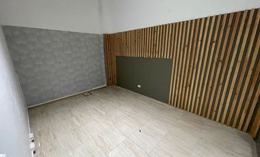 Casa comercial en renta - Fundadores