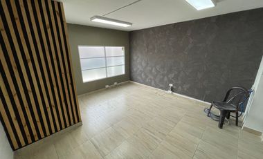 Casa comercial en renta - Fundadores