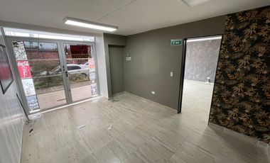 Casa comercial en renta - Fundadores
