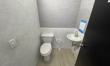 Casa comercial en renta - Fundadores