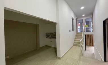 Casa comercial en renta - Fundadores