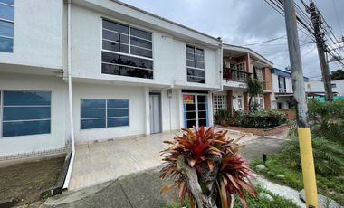 Casa comercial en renta - Fundadores
