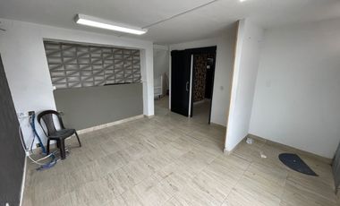 Casa comercial en renta - Fundadores