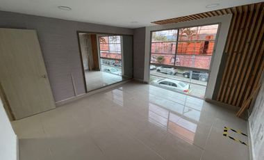 Casa comercial en renta - Fundadores