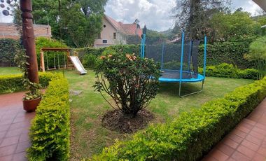 Vendo casa amplia sector calle Roma con área verde se acepta departamentos como parte de pago ideal para inversionistas