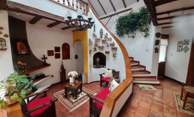 Vendo casa amplia sector calle Roma con área verde se acepta departamentos como parte de pago ideal para inversionistas