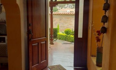 Vendo casa amplia sector calle Roma con área verde se acepta departamentos como parte de pago ideal para inversionistas