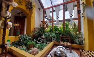 Vendo casa amplia sector calle Roma con área verde se acepta departamentos como parte de pago ideal para inversionistas