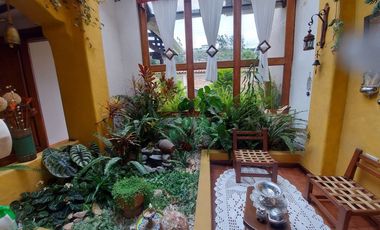 Vendo casa amplia sector calle Roma con área verde se acepta departamentos como parte de pago ideal para inversionistas