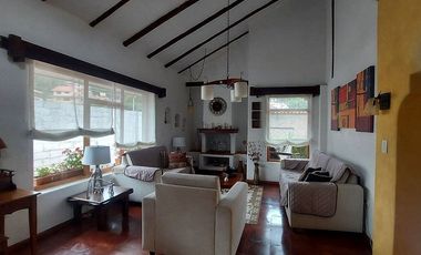 Vendo casa amplia sector calle Roma con área verde se acepta departamentos como parte de pago ideal para inversionistas