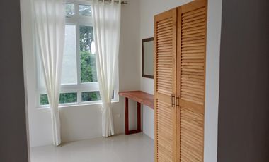 FOR RENT – 3 Bedrooms House for Rent in Silang near Tagaytay with a Golf Course View as a Backyard