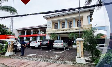 Gedung Dealer Mobil, Jl. Matraman Raya, Jakarta Timur