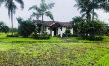 Bucay, Venta de Hermosa Finca con Plantación, Laguna y Casa de Campo 1 Ha