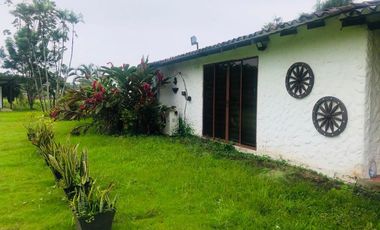 Bucay, Venta de Hermosa Finca con Plantación, Laguna y Casa de Campo 1 Ha