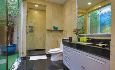 Luxurious 3 Bed Thai Bali Designer Pool Villa for rent
