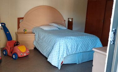 CASA MUY AMPLIA CON TERRENO AMPLIO DE 260M2