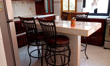 CASA MUY AMPLIA CON TERRENO AMPLIO DE 260M2