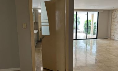 VENTA DE MUY LINDA CASA EN LOS PARQUES CERCA DEL SHOPPING DE LOS CEIBOSVenta de hermosa casa en Los Parques,  sector de Los Ceibos