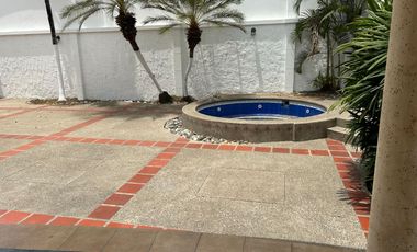 VENTA DE MUY LINDA CASA EN LOS PARQUES CERCA DEL SHOPPING DE LOS CEIBOSVenta de hermosa casa en Los Parques,  sector de Los Ceibos