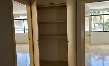 VENTA DE MUY LINDA CASA EN LOS PARQUES CERCA DEL SHOPPING DE LOS CEIBOSVenta de hermosa casa en Los Parques,  sector de Los Ceibos