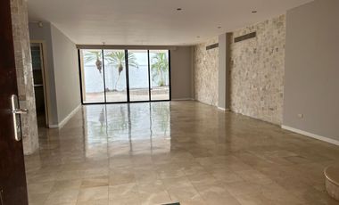 VENTA DE MUY LINDA CASA EN LOS PARQUES CERCA DEL SHOPPING DE LOS CEIBOSVenta de hermosa casa en Los Parques,  sector de Los Ceibos