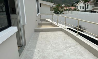 VENTA DE MUY LINDA CASA EN LOS PARQUES CERCA DEL SHOPPING DE LOS CEIBOSVenta de hermosa casa en Los Parques,  sector de Los Ceibos