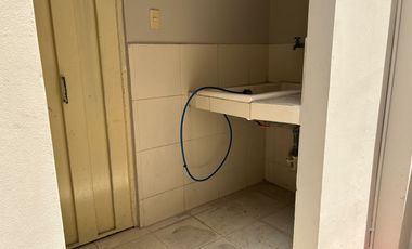 VENTA DE MUY LINDA CASA EN LOS PARQUES CERCA DEL SHOPPING DE LOS CEIBOSVenta de hermosa casa en Los Parques,  sector de Los Ceibos