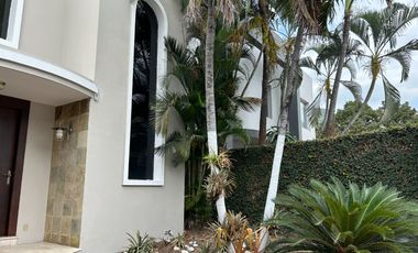 VENTA DE MUY LINDA CASA EN LOS PARQUES CERCA DEL SHOPPING DE LOS CEIBOSVenta de hermosa casa en Los Parques,  sector de Los Ceibos