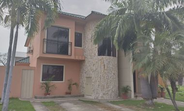 SE ALQUILA CASA EN PORTON DEL RIO