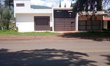 Centro Gastronómico, con Restaurantes en Iratzio con Terreno para estacionamiento, mas de 80 Vehículos.