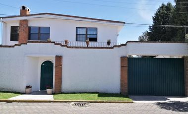 Casa en VENTA…  Santa María La Magdalena Ocotitlán, Zona Residencial de Metepec
