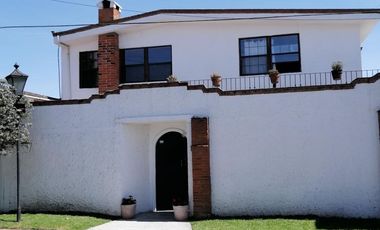 Casa en VENTA…  Santa María La Magdalena Ocotitlán, Zona Residencial de Metepec