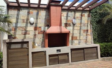 Departamento amoblado de alquiler en Urdesa Central, 1 parqueo, área social