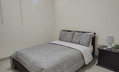 Departamento amoblado de alquiler en Urdesa Central, 1 parqueo, área social