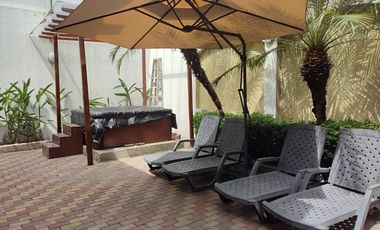 Departamento amoblado de alquiler en Urdesa Central, 1 parqueo, área social