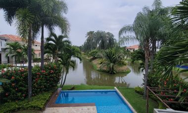 En venta lujosa y moderna casa Urbanización Laguna del Sol, via a Samborondon