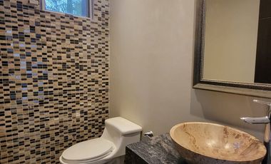 En venta lujosa y moderna casa Urbanización Laguna del Sol, via a Samborondon