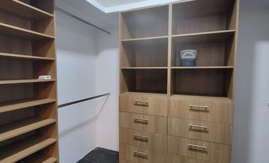 En venta lujosa y moderna casa Urbanización Laguna del Sol, via a Samborondon