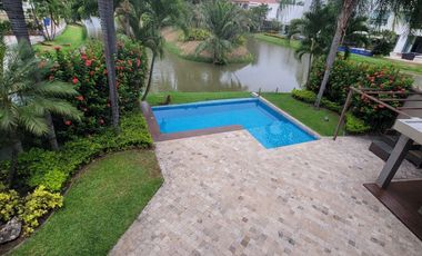 En venta lujosa y moderna casa Urbanización Laguna del Sol, via a Samborondon